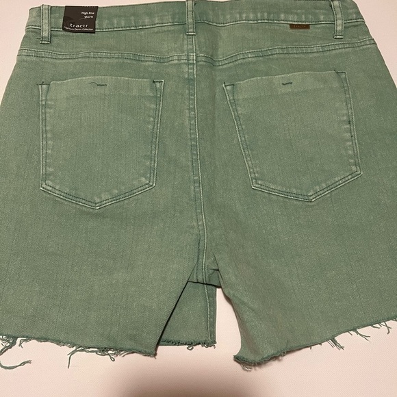 Women's Tractr Slim Fit High Rise Shorts Size
10/30 Quality Deep Grass Green (E5 - Picture 8 of 8